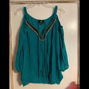 Cold shoulder blouse with elastic